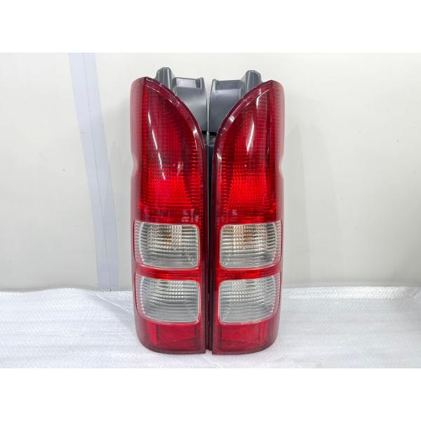 良品】200系 ハイエース 純正テールライト左右 KOITO 26-120 （Z42-14