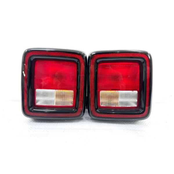 良品】Jeep/ジープラングラー JL 純正テールライト左右 （Z42-18