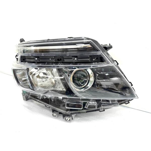 ☆美品☆ トヨタ ヴォクシー ZRR80/85 ZWR80/85 前期 純正 右 LED