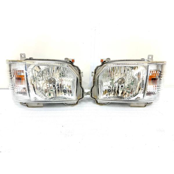 200系 ハイエース 4型〜 純正ハロゲンヘッドライト左右 KOITO 26-131