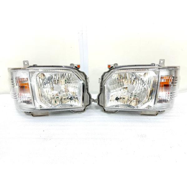 良品】200系 ハイエース 4型〜 純正ハロゲンヘッドライト左右 KOITO 26