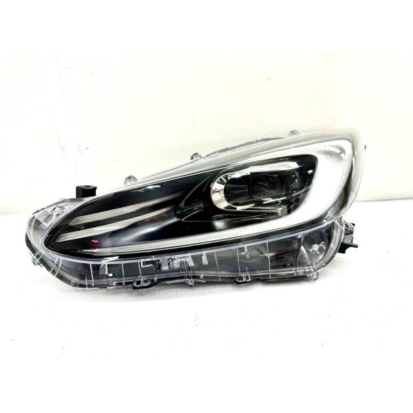 トヨタ。アクア 。左。ヘッドライト トヨタ アクア MXPK11 前期 純正 左 LED ヘッドライト KOITO52-336