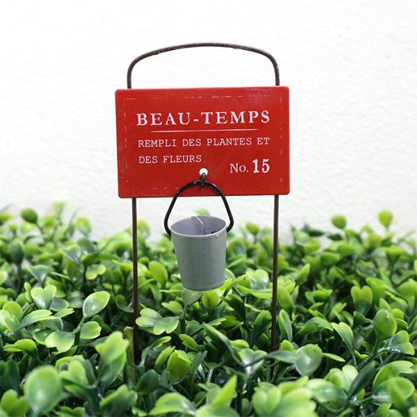 シルバーのバケツがぶら下がったカントリー調のかわいいプレートピック。ピックは鉢植えやお庭などをおしゃれに彩ってくれるアイテム！植物の雰囲気に合わせてお気に入りのピックを探してみて下さい♪■内容：1本■カラー：レッド■サイズ：約 幅50×奥行...