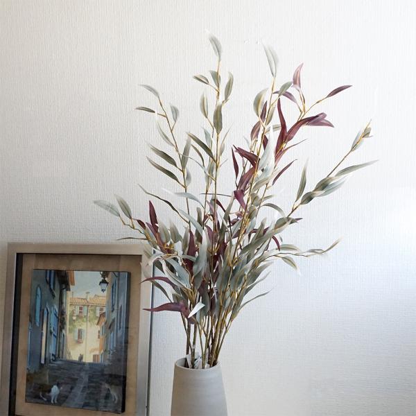 長さ 約90cmのユーカリは、店舗のディスプレイなど大型アレンジにおすすめです。ナチュラルなテイストに仕上がります。茎にワイヤーが入っているので好きな角度に曲げることができます。好きな角度でお楽しみください。アーティフィシャルフラワー（造花...