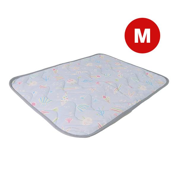 【同梱可】・うみのなかをイメージした可愛い接触冷感生地を使用。・ヨレを防ぐ波柄キルティング。・底面はすべり止め付きでズレにくい。