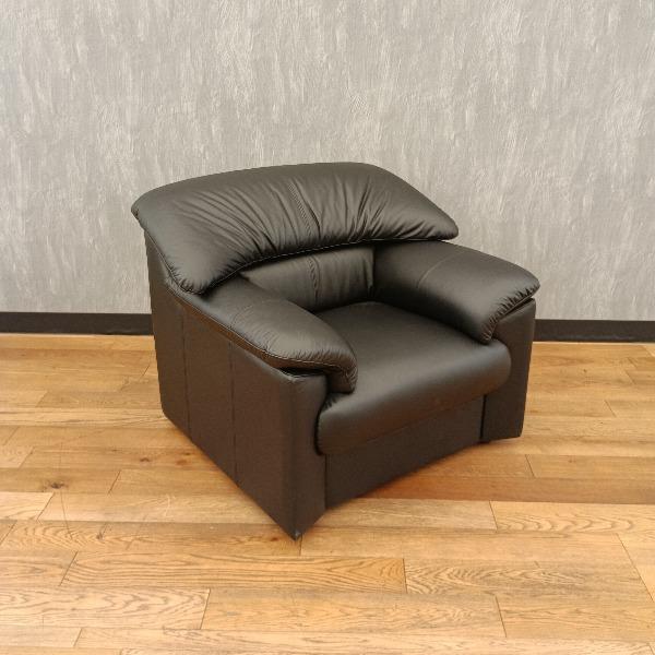 【メーカー】オカムラ / OKAMURA【型番】8370XA-9015【製造年】2022年製【カラー】ブラック※色名はメーカー公式色名称と異なる場合がございます。【当店管理番号】10002201【サイズ詳細】幅:約900mm / 奥行:約9...