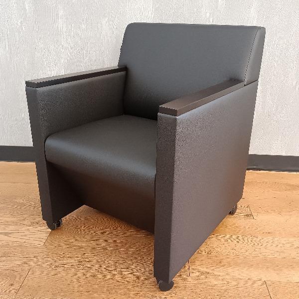 【メーカー】オカムラ / OKAMURA【型番】8381AT-P891【製造年】2024年製【カラー】ブラック※色名はメーカー公式色名称と異なる場合がございます。【当店管理番号】10002222【サイズ詳細】幅:約600mm / 奥行:約6...