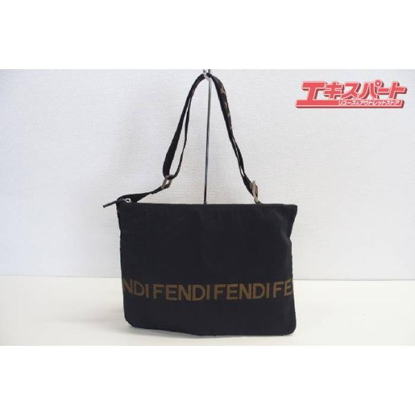 美品【FENDI】メッセンジャーバッグ　ナイロン　ブラック　ポーチ付き フェンディ FENDI 2305 26677 ロゴライン メッセンジャーバッグ