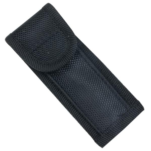 ●ポケットナイフを安全に保管でき、高耐久のナイロン製シース●コストパフォーマンスの高いアイテムを数多く展開する米国のナイフブランド「Frost Cutlery」のナイフシース。●ナイフシースの詳細 サイズ（縦×横×厚さ）:約11.5×4.5...