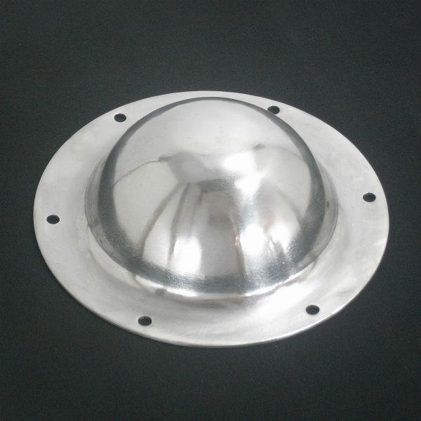 ●西洋盾の真ん中部分に使用されるアンブー シールドボスです。盾の中心軸に手で持つ空間を確保する為の物。表面はポリッシュ加工仕上げで、盾の自作に使用することが出来ます。●盾部品の詳細 サイズ 直径 約19cm、厚さ 約2mm[仕様・意匠は予告...