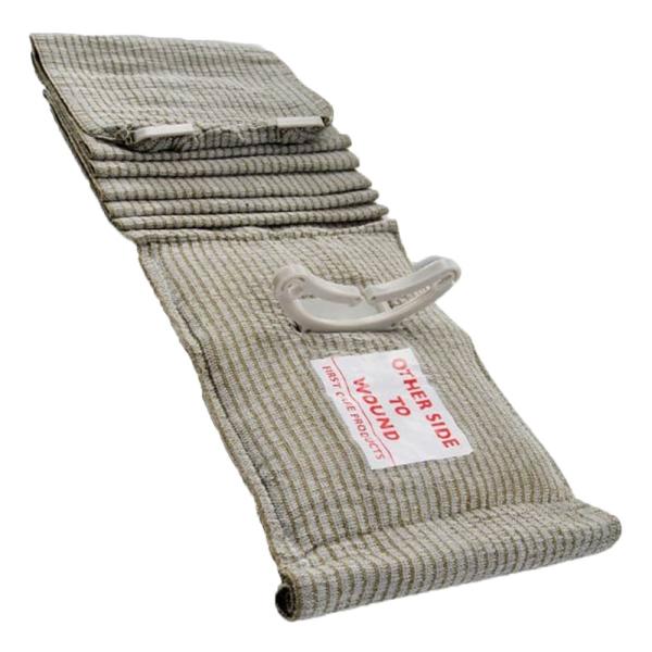 ●緊急時の応急処置に、初心者でも扱える救急包帯●伸縮式の救急包帯エマージェンシー バンデージ。殺菌済みの包帯をさらに二重包装の真空パックで包んであるので収納場所に困らず、また長期保存することができます。●包帯の詳細 サイズ(幅)小 約10c...