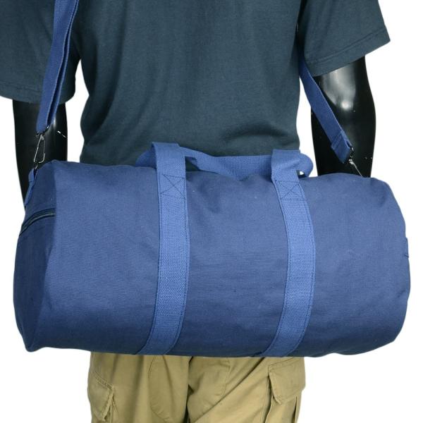●ベーシックなデザインで様々な用途に適したダッフルバッグ●キャンプやサバゲー、旅行などオールラウンドに活躍できる汎用性の高さがポイント。飛行機の規定サイズにも収まるため取り扱いやすいサイズ感となっています。ショルダーベルトが1つ付いており、...