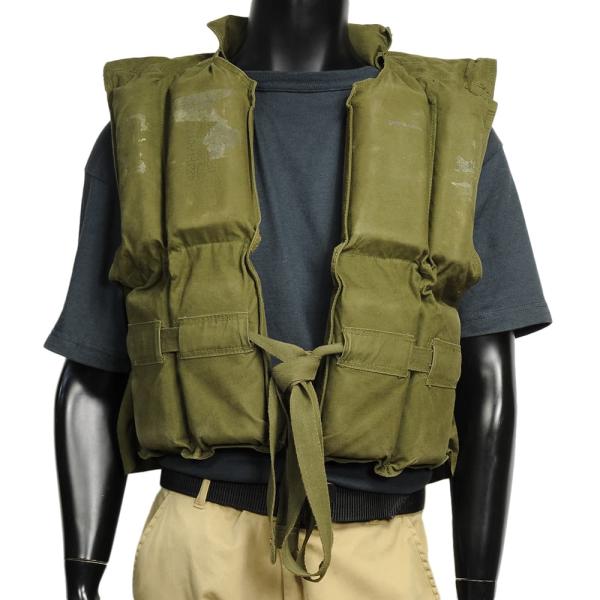 アメリカ軍のライフジャケット（袋入り） revolutjp_ra03323