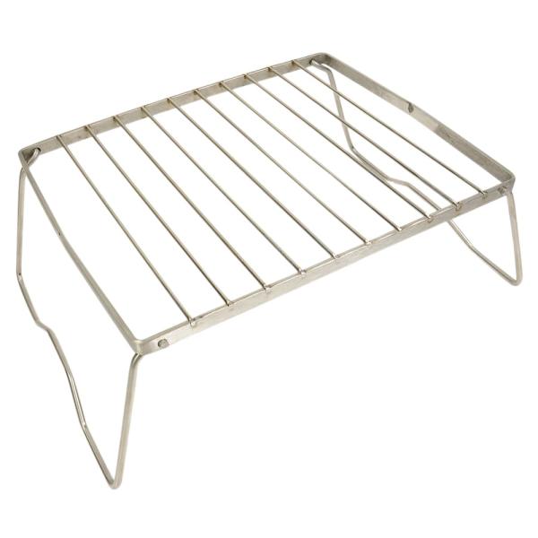 ●コンパクトに収納することができる折りたたみ式クッカースタンド●設置から片付けまで簡単に行える手軽さが魅力的。荷物がかさばらないのでアウトドアをもっと楽しくさせるアイテムです。飯盒焚き、フライパン料理など色々な調理が可能。丈夫なステンレスボ...