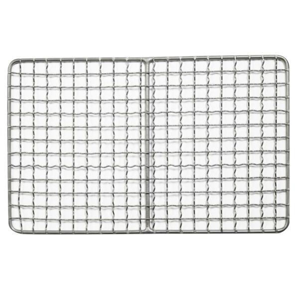 ●カバンにもすっぽり収まる、タブレットサイズの小型焼き網●27×17cmのコンパクトな焼き網です。電子タブレット程のサイズでカバンにもすっぽり入り、キャンプや登山などでの持ち運びに便利。素材には純チタンを使用。チタン製品は軽量で水や油に強く...