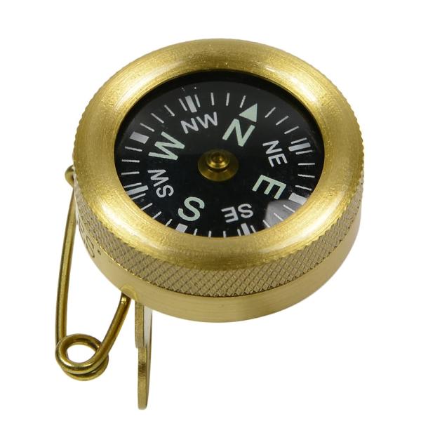 ●衣服に装着できる真鍮製のレトロなコンパス●アメリカで100年以上の歴史を持つアウトドアメーカー「MARBLES」の方位磁針「Pin-On Compass」です。1900年代初頭、銃を使った狩猟を行う人たちに愛用されていたコンパスを現代に復...