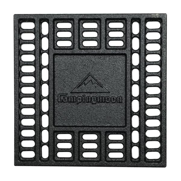 ●焚き火台の燃焼効率・安定性を上げるための金属プレート●正方形タイプの焚火台に対応する炭床です。焚火台にセットして燃焼部分の底上げをすることで、木炭や薪の燃焼効率がアップ。中央には着火剤を置くための窪みを備えています。本体は、強度・耐熱性の...