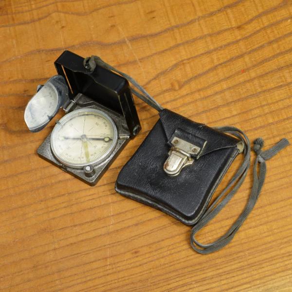 ルーマニア軍放出品 コンパス IOR VALDADA製 B1-64 レザーポーチ付き[ra14354] ルーマニア軍放出品 コンパス IOR VALDADA製 B1-64 レザーポーチ付き