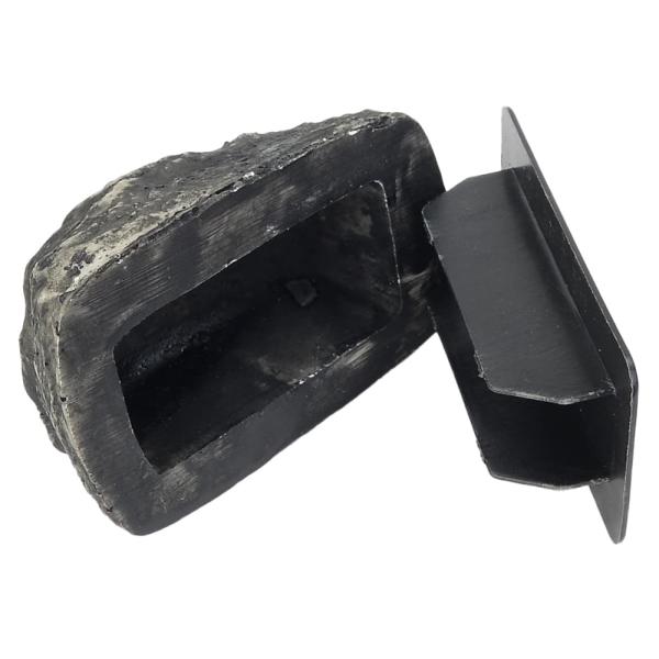 ●周囲にカモフラージュ。鍵を自然に隠す、石型キーボックス●まるで本物の石のような質感で、周囲の景観に自然と溶け込む石型キーボックス。●キーボックスの詳細 サイズ:約8cm×約5.5cm、高さ:約4.5cm、収納スペース:約5.5cm×約2c...