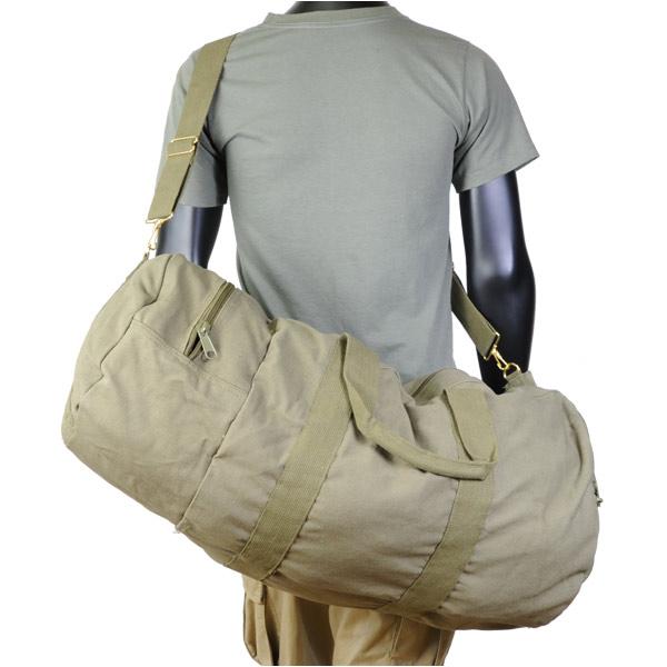 ●円筒形で収納力抜群のロスコ スポーツバッグ●ROTHCO製、ダブルエンダー スポーツ バッグ。ヘビーウエイトキャンバス素材は落ち着いた風合い、ショルダーストラップが1つ付いており肩にかけて持ち運ぶことが可能です。●スポーツバッグの詳細 外...