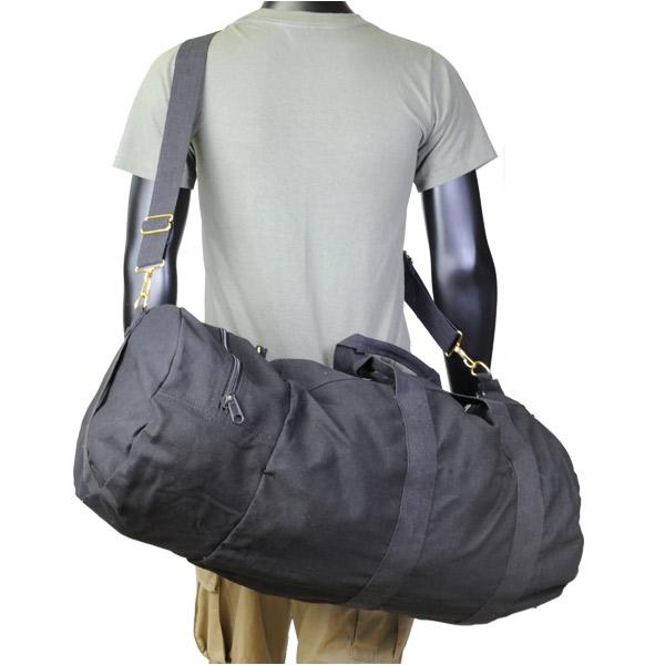 ●円筒形で収納力抜群のロスコ スポーツバッグ●ROTHCO製、ダブルエンダー スポーツ バッグ。ヘビーウエイトキャンバス素材は落ち着いた風合い、ショルダーストラップが1つ付いており肩にかけて持ち運ぶことが可能です。●スポーツバッグの詳細 外...