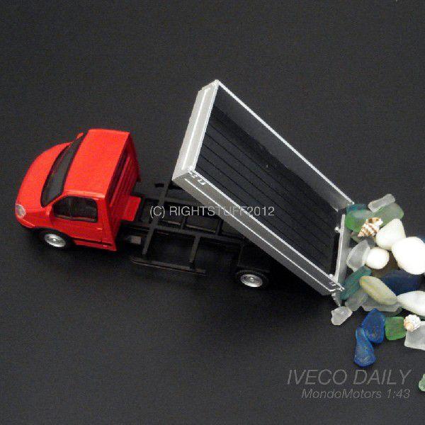 ミニカー1:43イベコ・デイリーIVECO DAILY（レッド）ダンプトラック