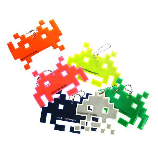 スペースインベーダー　キーホルダー　金属製 Amazon.co.jp: スペースインベーダー SPACE INVADERS キー