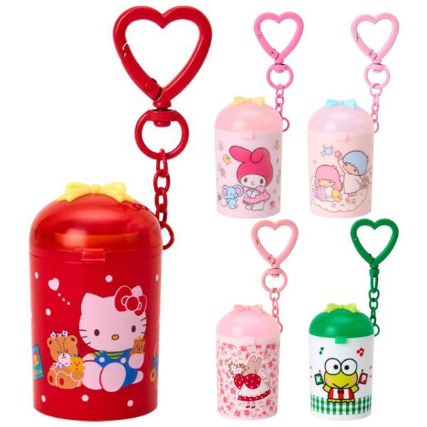 日常をかわいいで彩る身の回り雑貨（いつまでもサンリオ）☆コインが見えないようにフタ付きだから、持ち運びも安心★カプセルトイやゲームセンター、精算機などいろんな場面で大活躍♪■サイズ約幅3.5×奥行4×高さ6cm※金具含まず■主な素材、原料A...