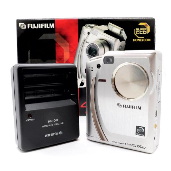 訳あり 極上美品 コンパクトデジタルカメラ FUJIFILM FinePix 4700Z フジフィルム シルバー k2892