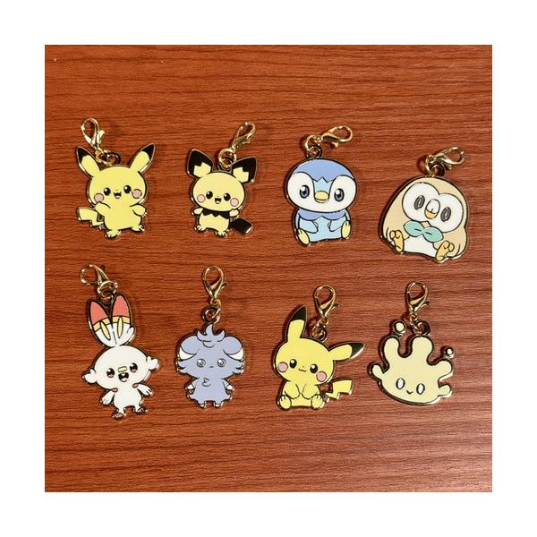 大人から子供まで、ゲームだけにとどまらない超人気ポケモンのグッズが登場ポケットモンスター・ポケピースデザインのメタルチャーム2個セットです。カバンやポーチなどにつけて、ゆらゆら揺らして楽しめる。好きな持ちモノやともだちとペアで使える2個セッ...