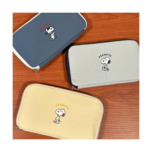 送料無料 ピーナッツ/スヌーピー パスポートケース SPC-1285-7 /ベージュ グレー ネイビー 持ち運び 旅行 貴重品 通帳 おくすり手帳 母子手帳 ポケット