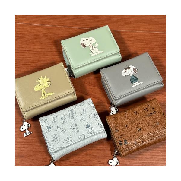 送料無料 ピーナッツ/スヌーピー コンパクト三つ折り財布 SPZ-3870-4 /スヌーピー ウッドストック ジョー・クール 型押しスヌーピー