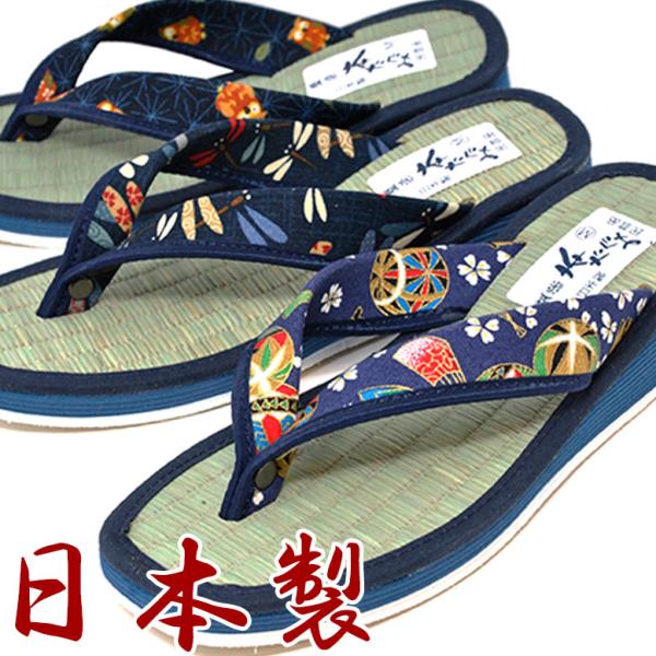 スポンジ底の女性用 日本製 本畳雪駄です。お祭やお仕事、普段のサンダル代わりにおすすめです！踵が出て履いても大丈夫です。スポンジ底なので室内履きのスリッパとしても履けます。水濡れ厳禁です。鼻緒は裁断位置によって柄の出方が変わります。左右対称...
