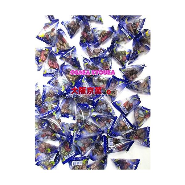 商品紹介見た目で楽しく食べておいしい、小石の形をしたチョコレート。原材料・成分砂糖、植物油、ホエイパウダー、ココアパウダー、乳糖、水飴、澱粉、ゼラチン、食塩／乳化剤、着色料（カラメル、クチナシ、ラック、フラボノイド、ベニコウジ）、卵殻Ca、...