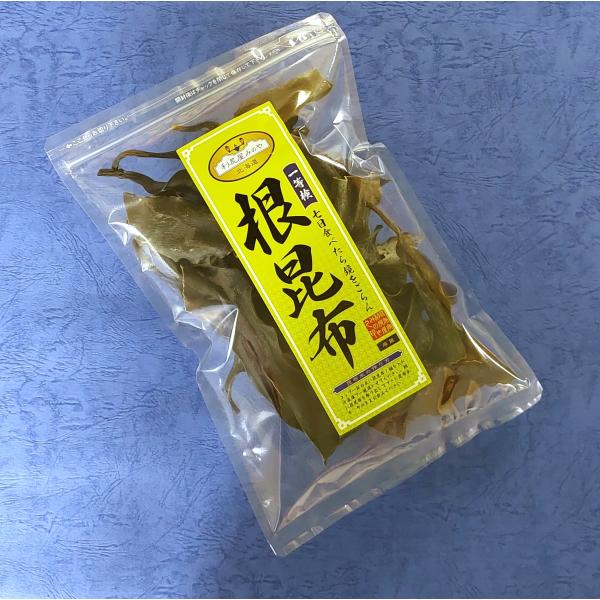 この根昆布をコップ1杯の水に入れて一晩おいてお飲みください。とろみが多く味に癖がないので昆布水に最もよく適しています。根昆布は昆布の中で、最も栄養価が高い部分といわれています。毎朝の1杯には欠かせない一品です。1袋に約30個くらい入っていま...