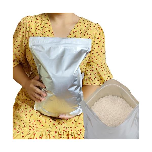 革新的な3層保護 アルミ、PET、PEの3層構造で光や空気を遮断し、お米の鮮度を長時間キープします。新しいお米保存の選択肢です。 省スペース設計 袋タイプで場所を取らず、マチ付きで自立します。冷蔵庫内でもスッキリ収納でき、他の乾物にも対応し...