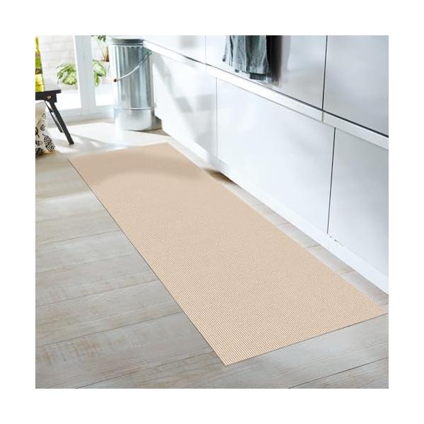 *「敷くだけでズレない吸着」ロール梱包でお届け、開封後すぐに使え、面倒な手間を省くだけで時短に 裏面は特殊吸着加工、保護フィルムを剥がして貼るだけで床面に密着してずれにくい。簡単に外せて、何度でも繰り返し敷き直して経済的。*「滑り止め・ペッ...