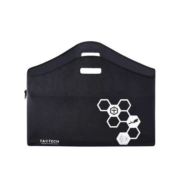 たっぷり入れられる使い勝手の良いバッグです使用後は折り畳めるので持ち運び&amp;収納がしやすい 防水素材のため、地面が濡れていても中に立ってブーツの履き替えや着替えができて便利です スポーツ&amp;アウトドア/スノーボード/ボード・ブー...