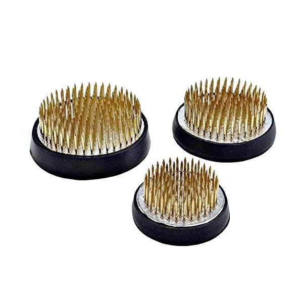 生け花に欠かせない剣山。しっかり花を固定してくれる、ゴム製カバー付き、剣山3点セットです。ご家庭用、お店やホテルなど業務用にもどうぞ。剣山にはゴム製のカバー付き。陶器やガラスなどの、繊細な花器を傷つける心配がありません。思う存分、生け花を楽...