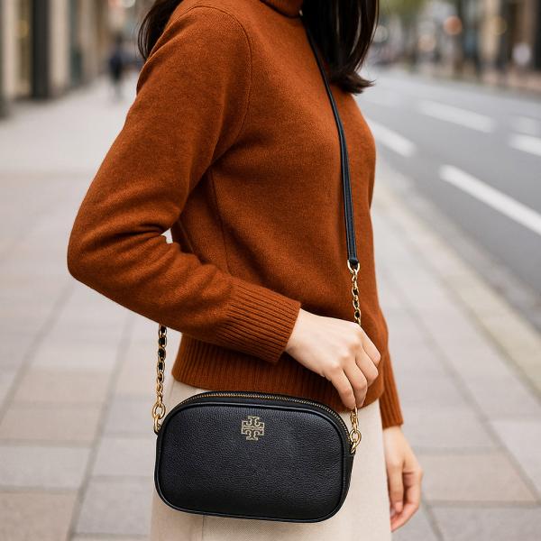 ✨美品✨トリーバーチ　ペリーボンベ　カメラバッグ ショルダーバッグ　レザー　黒 トリーバーチ ミニショルダー ペリーボンベ カメラバッグ クロス