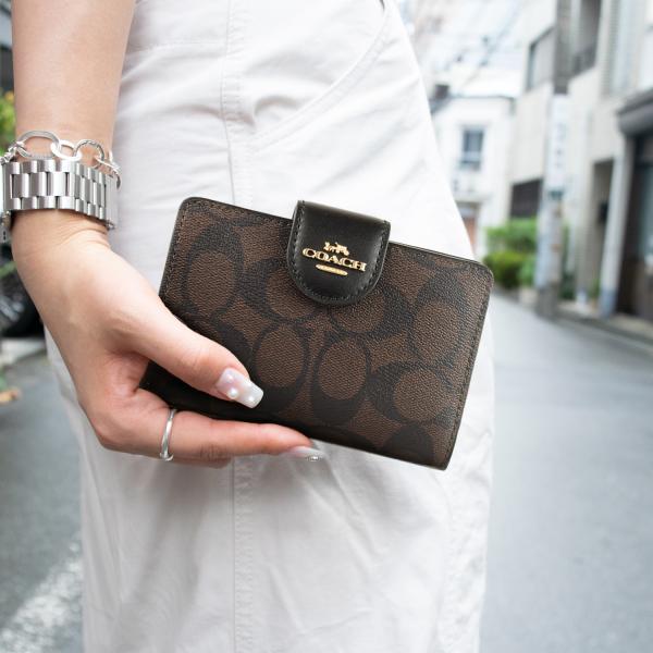 COACH コーチ　二つ折り財布　C0082 カーキ　ホワイト　新品未使用 COACH（コーチ） 財布 二つ折り財布 C0082 シグネチャー アウトレット