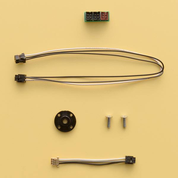 「週刊鉄腕アトムを作ろう!」第13号のパーツセットです。セット内容:3連ハブ基板、テスト基板用延長ハーネス、サーボホーン、M3×8ミリビス×2本(青色袋)、サーボモーター用ハーネス45ミリ(ID5:右上腕用)※パーツのみの販売です。パートワ...