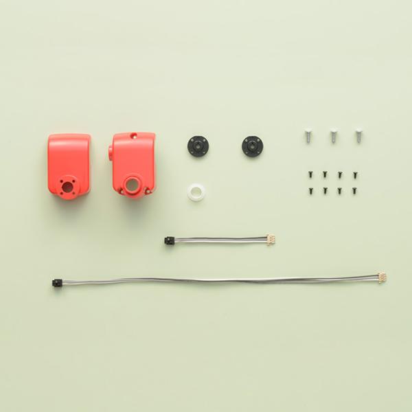 「週刊鉄腕アトムを作ろう!」第39号のパーツセットです。セット内容:左足首(A)、左足首(B)、サーボホーン×2、ハーネスローラー、3×8mmビス(青色袋)×3、2×4mmビス(黒)(黄色袋)×8、サーボモーター用ハーネス65mm(ID18...