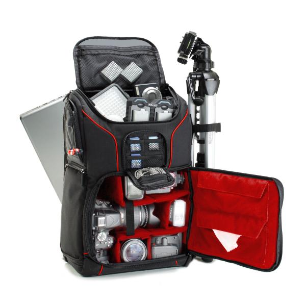USA Gear カメラバッグ 撮影が楽になる リュック 26L 大容量 15.6インチPC収納 レッド 一眼レフ ミラーレス対応 サイドアクセス 三脚取付
