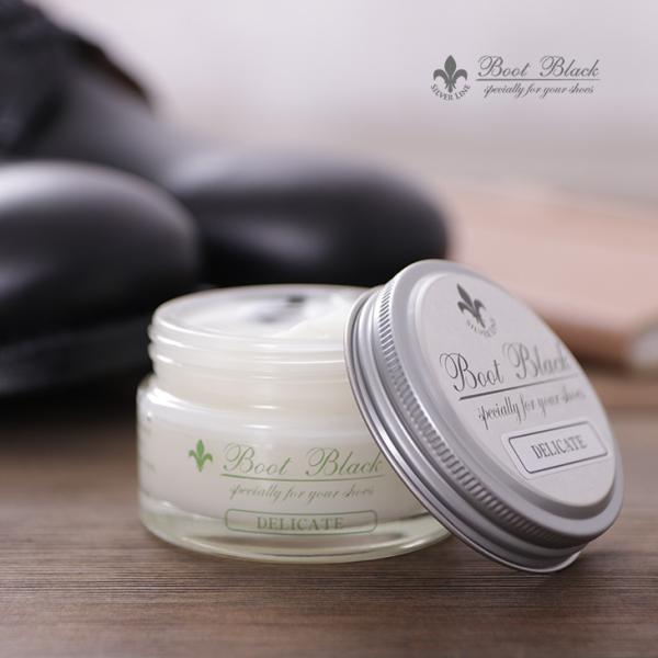 ■高い保革効果と柔軟性を靴・ハンドバッグ・革小物等のレザー製品に、保革効果を与えるデリケートレザー専用のクリーム。良質な乳化性で、皮革への馴染みが良く、無色無臭で皮革内部にゆっくりと浸透。繊細な仕上げの革にもダメージを与えず、保革効果を生み...