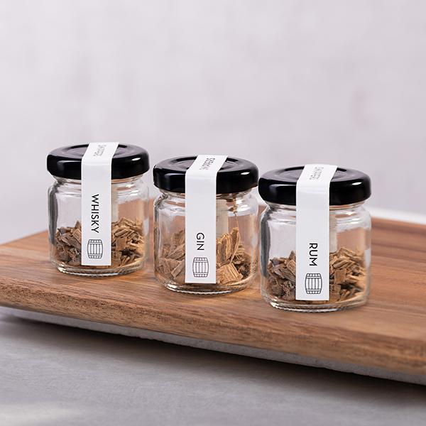 自宅で簡単樽熟成。ウッドチップリフィル。350ml用のウッドチップが入っています。樽熟成感が足りなくなったら、使用済みのウッドチップを入れ替えて使って下さい。リフィルを使えば、ボトルを再利用して好きなお酒を作ることができます。１つのリフィル...