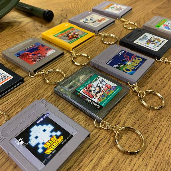 インストゥルメンタル ジャンク ゲームソフト キーホルダー IN