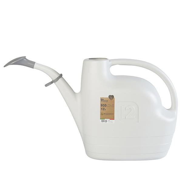 ハスクチを使用しない際はボディに付属されたホルダーリングへ収めることができる万能タイプのジョーロ。[ECOLOVE]PCR（リサイクル樹脂） を利用したHDPE（高密度ポリエチレン） を本体部分に使用することでバージンプラスチックの削減と環...