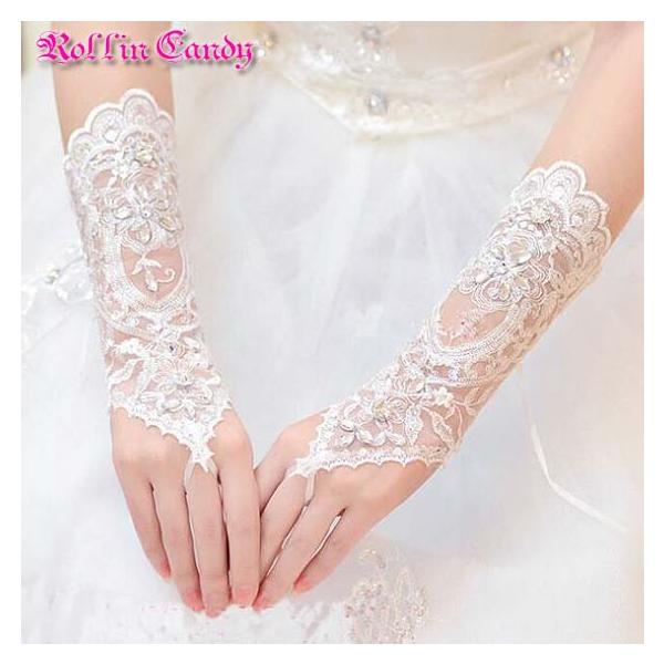 上品なレースに、所々スパンコール＆ビーズをON。内側はリボンで編み上げ、ループを中指に引っ掛けるタイプのワンフィンガーグローブ☆ウェディングや二次会やパーティー、カラードレスやワンピと合わせるも良し☆エレガント&amp;Coolなスタイルを...