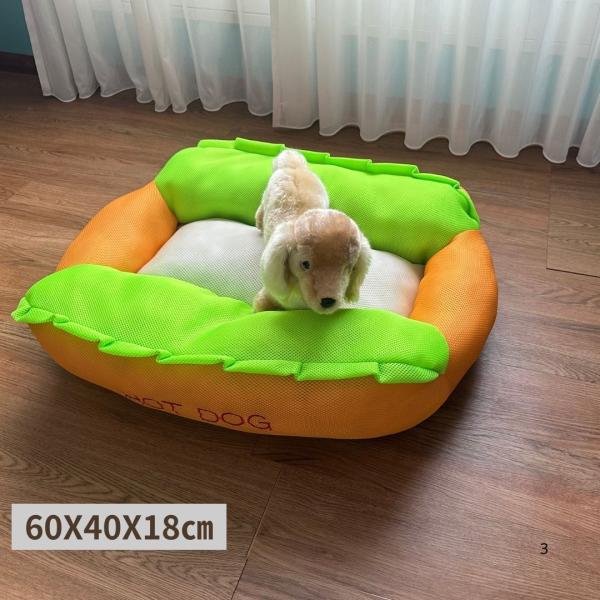 【商品情報】サイズ：寝床　約60X40X18cm組成　表：ポリエステル100％　　　　中：ポリエステル裏：ポリエステル 100％　　【特徴】とても可愛らしいペットベットです。ペットに人気のカラー。色が鮮やかなのでこの場所を気にってもらえるは...